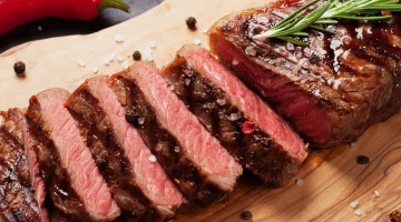 Estudio recomienda a sobrevientes de cancer de evitar comer carnes rojas/procesadas